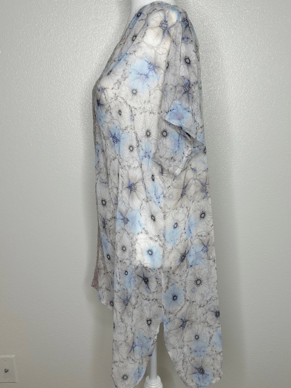 One September Anthropologie Womens Lyla Floral Sheer Sequin Tunic Top Size M - Picture 4 of 8